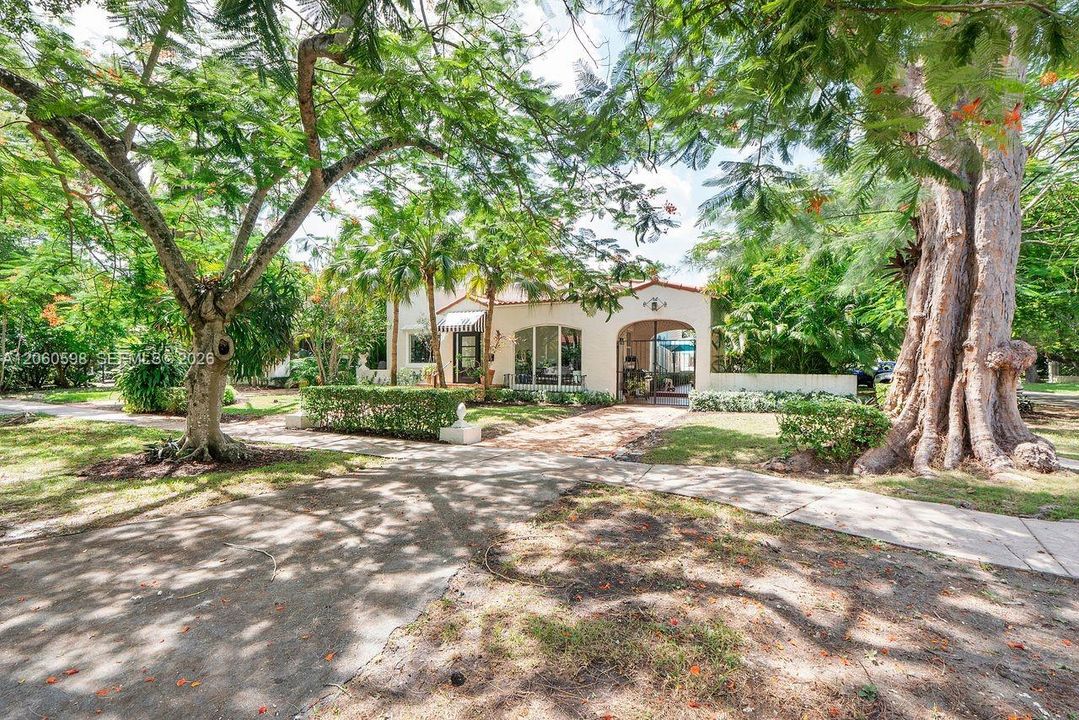 For Sale: $3,200,000 (4 beds, 2 baths, 2436 Square Feet)