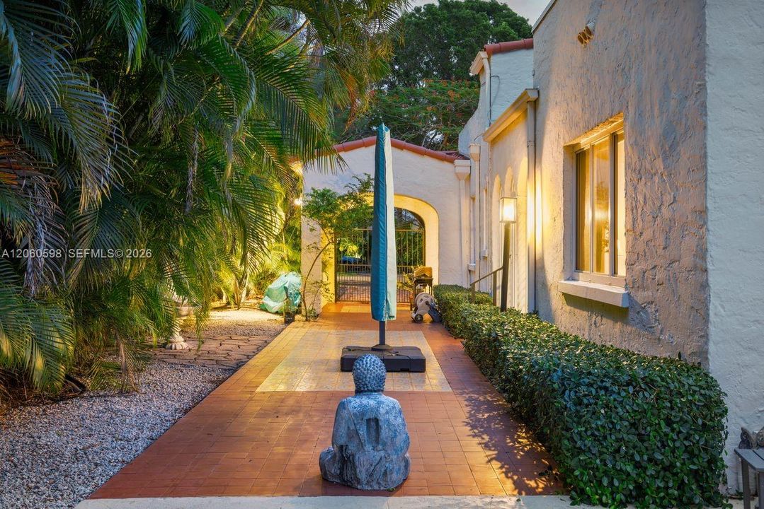 For Sale: $3,200,000 (4 beds, 2 baths, 2436 Square Feet)