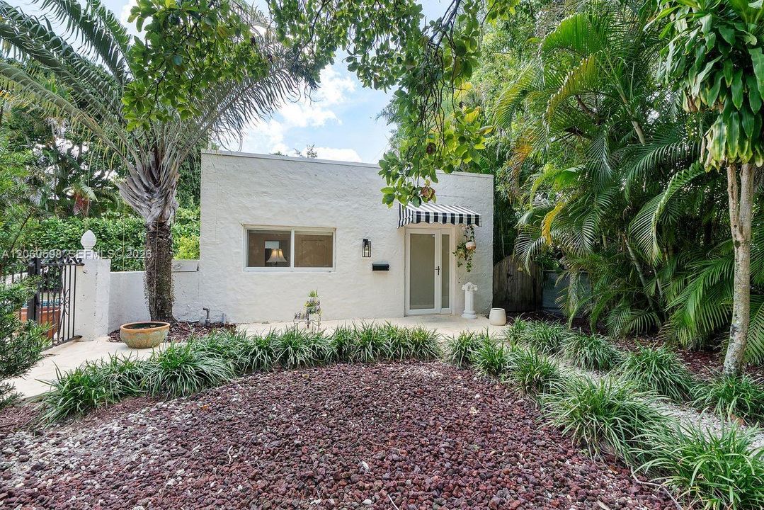 For Sale: $3,200,000 (4 beds, 2 baths, 2436 Square Feet)