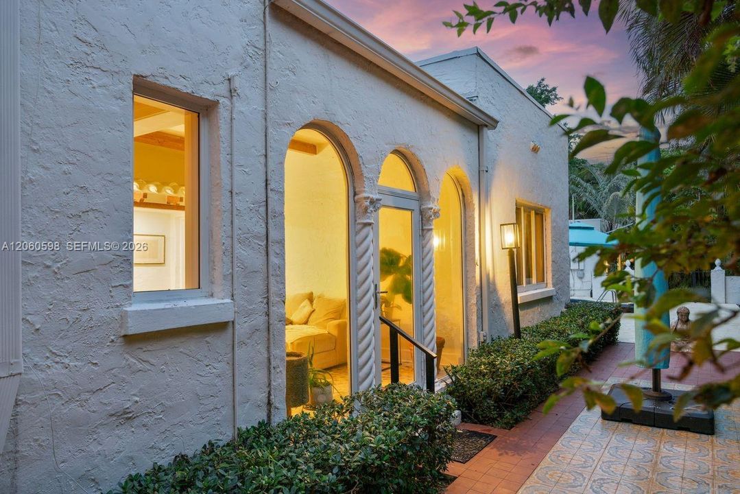 For Sale: $3,200,000 (4 beds, 2 baths, 2436 Square Feet)