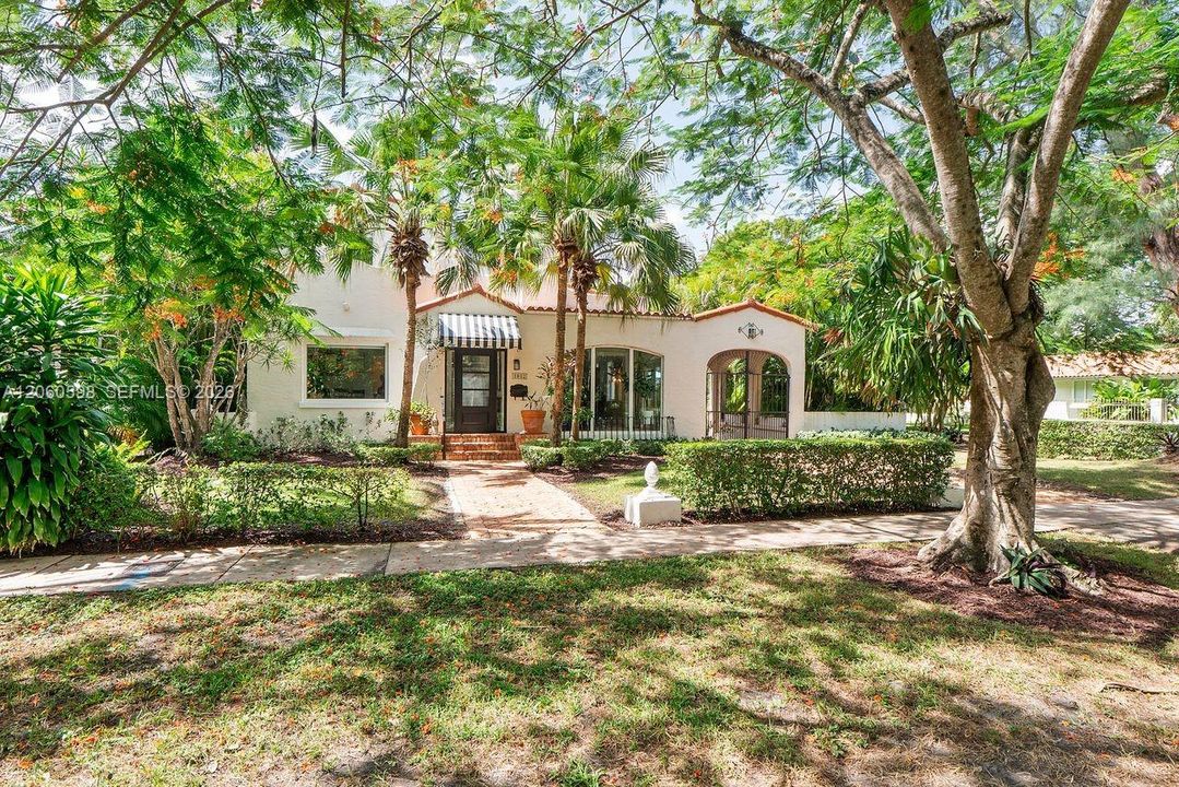 For Sale: $3,200,000 (4 beds, 2 baths, 2436 Square Feet)