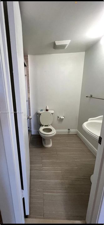 На продажу: $289,900 (2 спален, 2 ванн, 1113 Квадратных фут)
