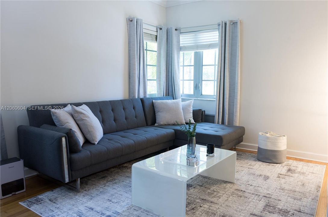 В аренду: $2,150 (1 спален, 1 ванн, 638 Квадратных фут)