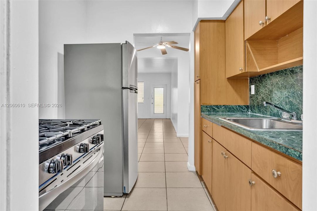 В аренду: $1,650 (0 спален, 1 ванн, 400 Квадратных фут)