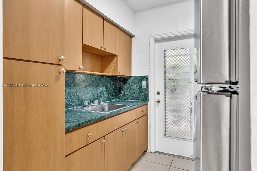 В аренду: $1,650 (0 спален, 1 ванн, 400 Квадратных фут)