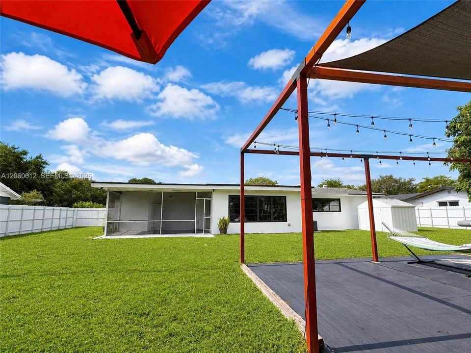 Active With Contract: $570,000 (3 beds, 2 baths, 1302 Square Feet)