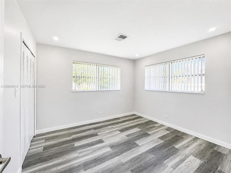 Active With Contract: $570,000 (3 beds, 2 baths, 1302 Square Feet)