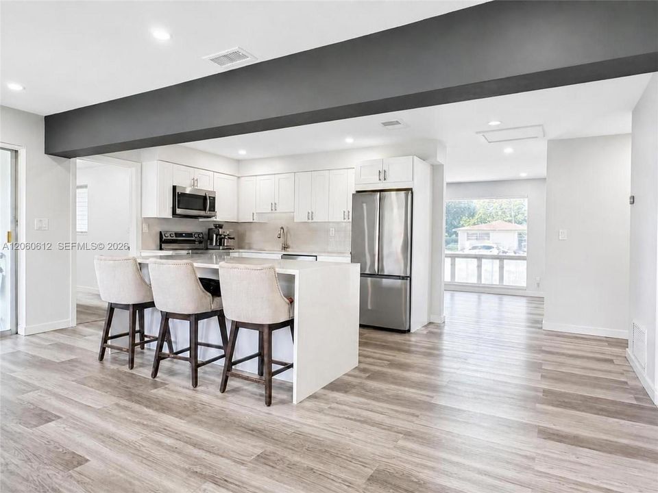 Active With Contract: $570,000 (3 beds, 2 baths, 1302 Square Feet)