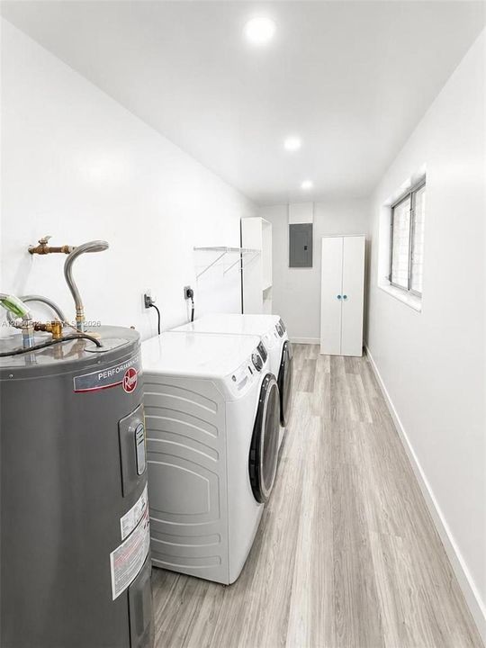 Active With Contract: $570,000 (3 beds, 2 baths, 1302 Square Feet)