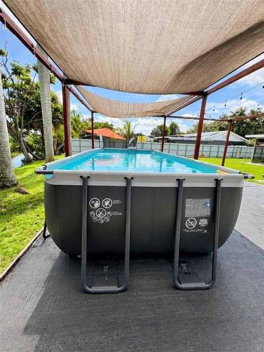 Active With Contract: $570,000 (3 beds, 2 baths, 1302 Square Feet)