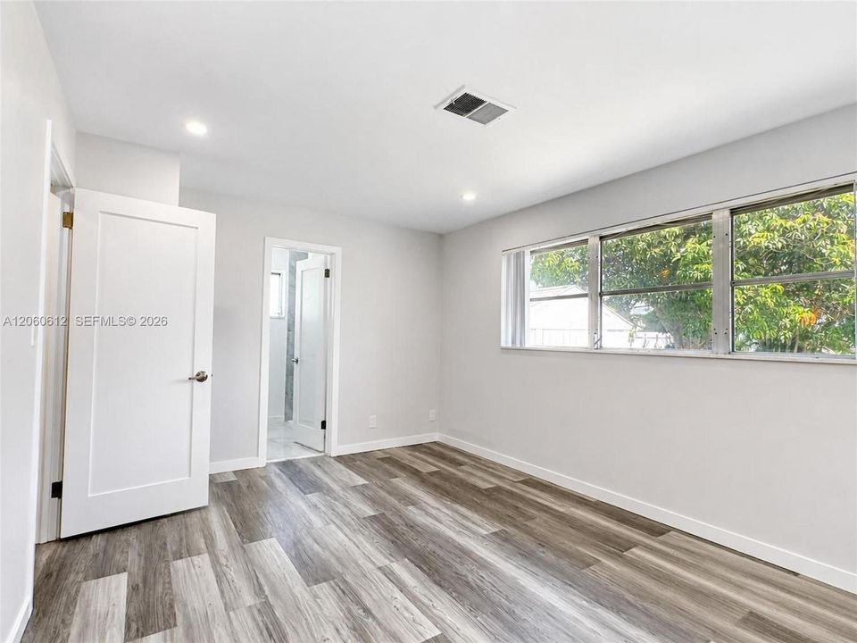 Active With Contract: $570,000 (3 beds, 2 baths, 1302 Square Feet)
