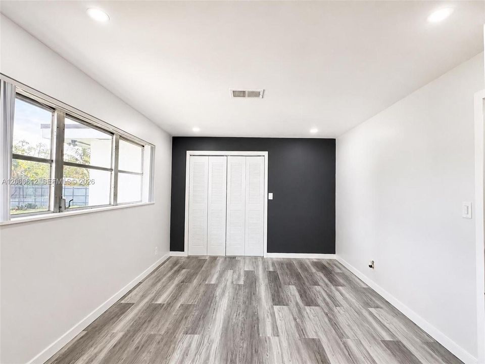 Active With Contract: $570,000 (3 beds, 2 baths, 1302 Square Feet)