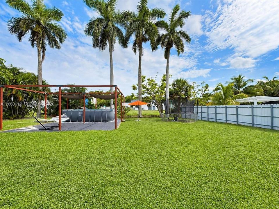Active With Contract: $570,000 (3 beds, 2 baths, 1302 Square Feet)