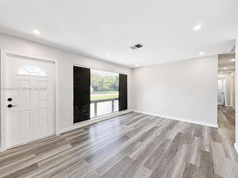 Active With Contract: $570,000 (3 beds, 2 baths, 1302 Square Feet)