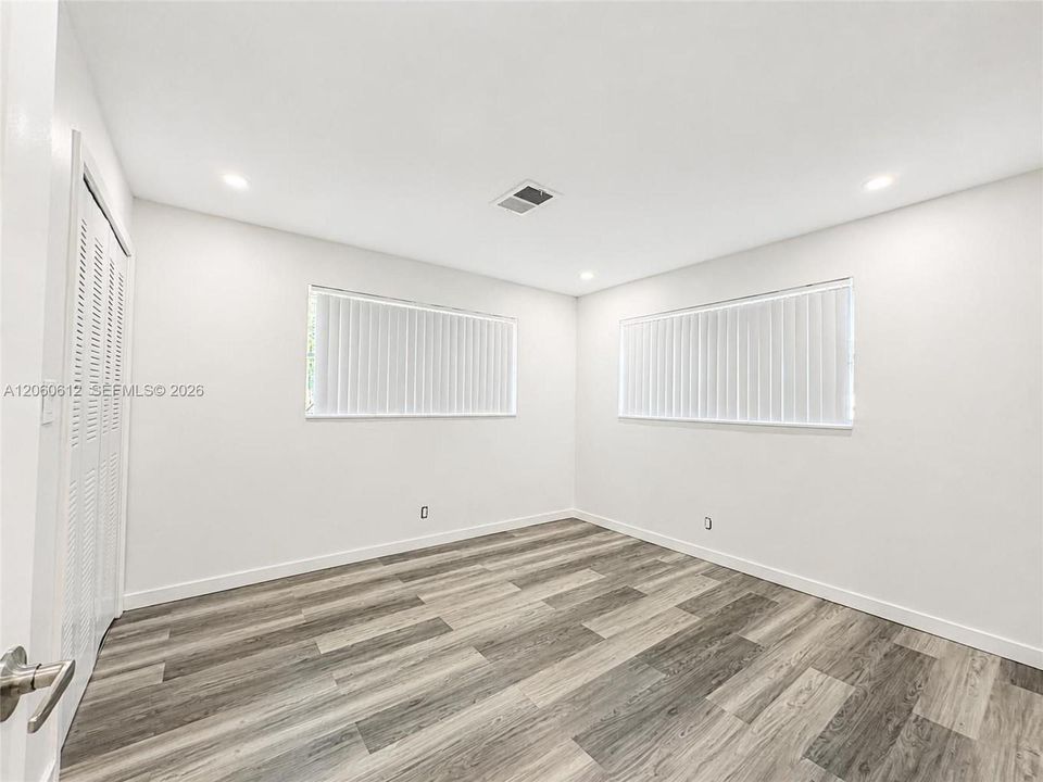 Active With Contract: $570,000 (3 beds, 2 baths, 1302 Square Feet)