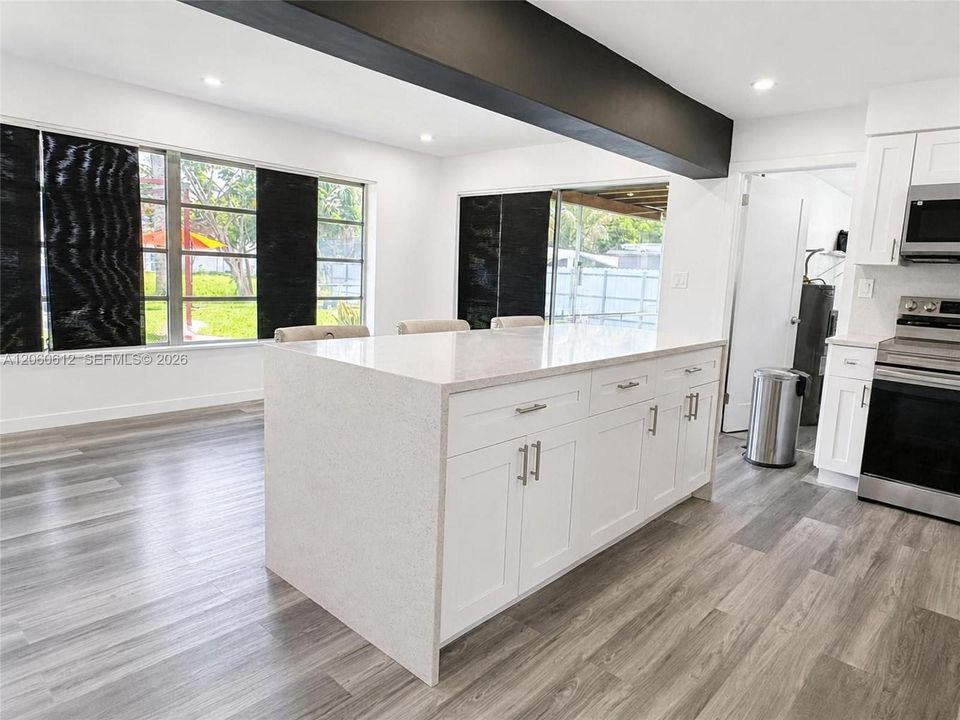 Active With Contract: $570,000 (3 beds, 2 baths, 1302 Square Feet)