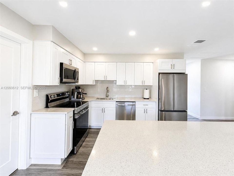 Active With Contract: $570,000 (3 beds, 2 baths, 1302 Square Feet)