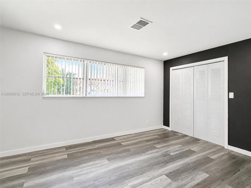 Active With Contract: $570,000 (3 beds, 2 baths, 1302 Square Feet)