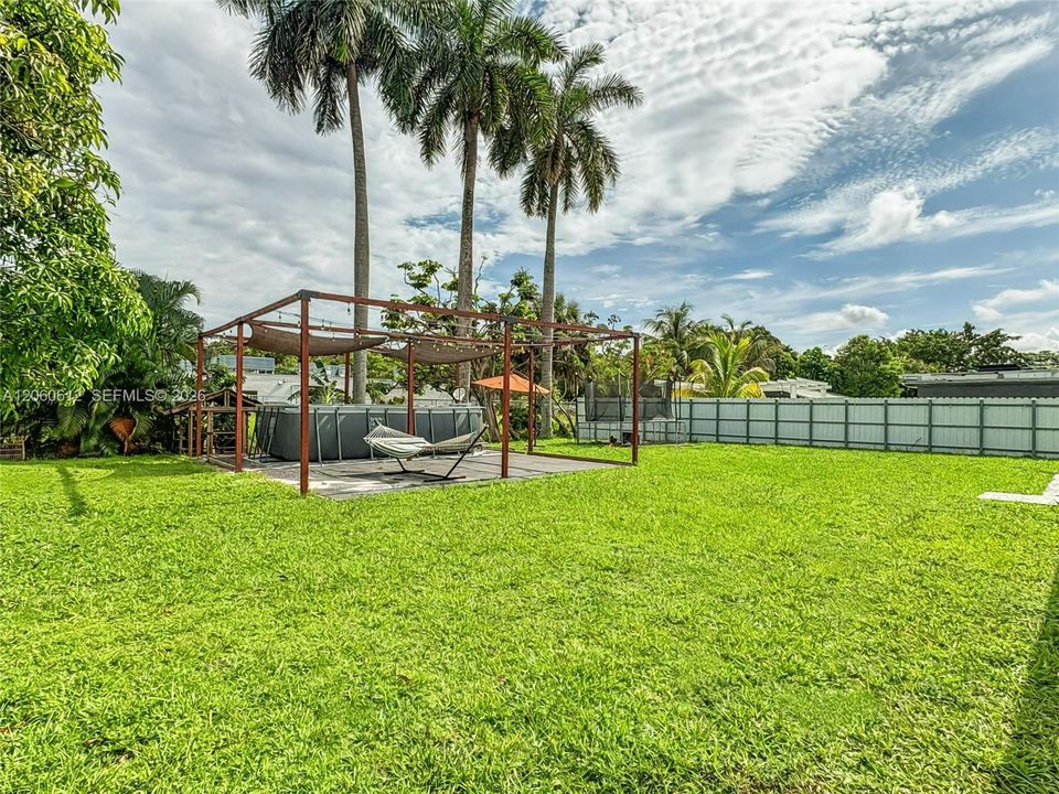Active With Contract: $570,000 (3 beds, 2 baths, 1302 Square Feet)