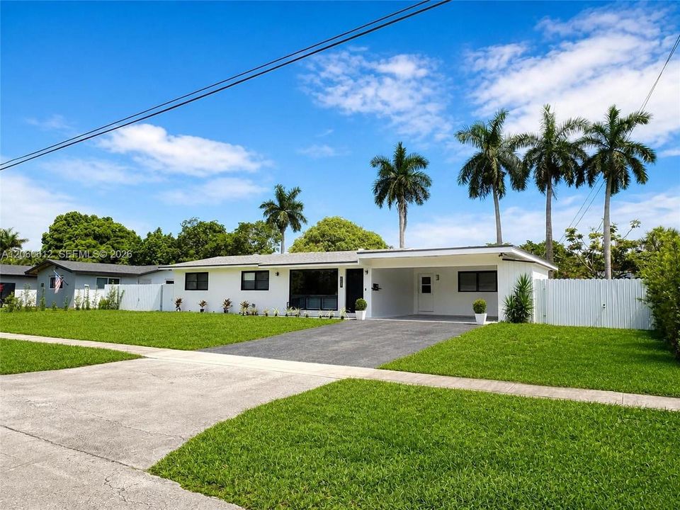 Active With Contract: $570,000 (3 beds, 2 baths, 1302 Square Feet)
