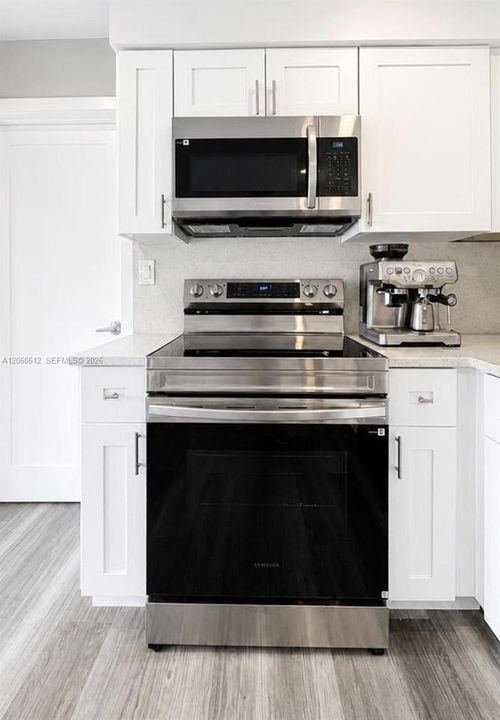 Active With Contract: $570,000 (3 beds, 2 baths, 1302 Square Feet)