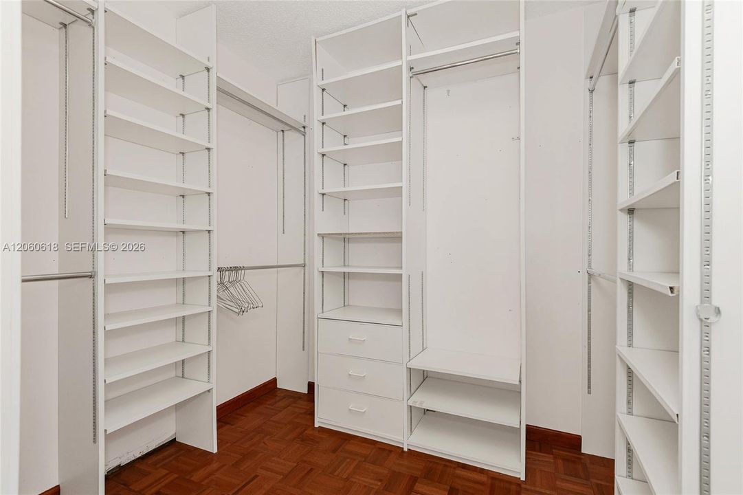 На продажу: $639,990 (4 спален, 2 ванн, 1862 Квадратных фут)