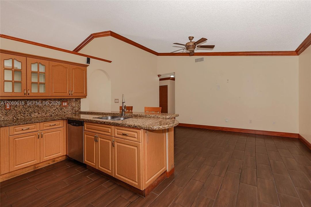 На продажу: $639,990 (4 спален, 2 ванн, 1862 Квадратных фут)