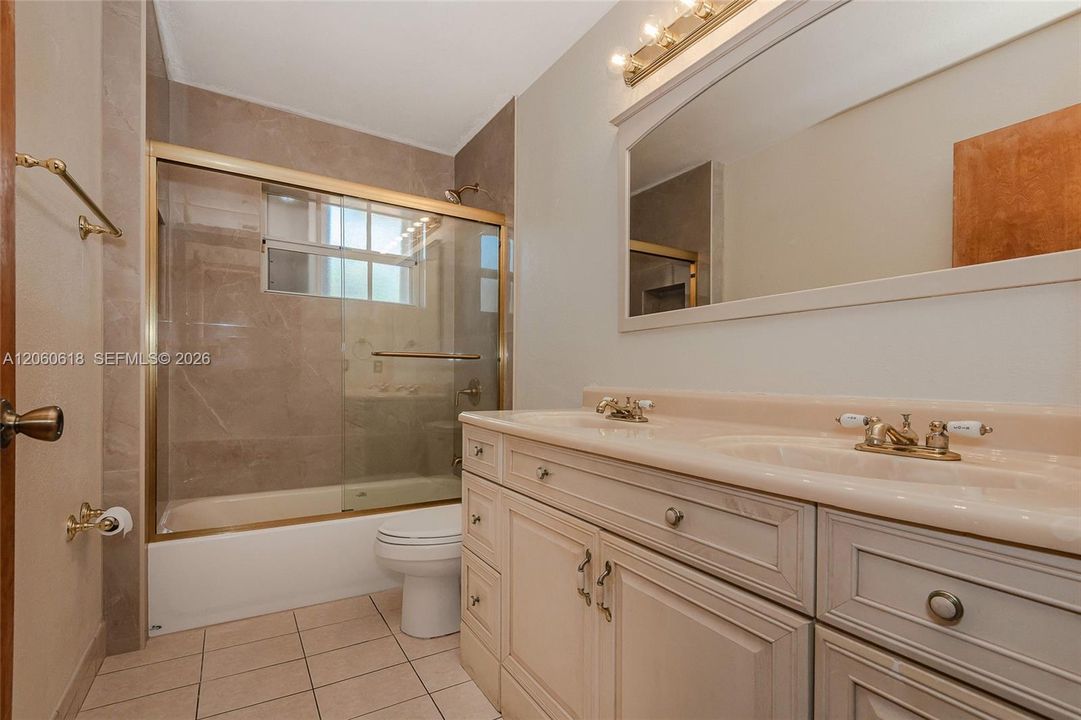 На продажу: $639,990 (4 спален, 2 ванн, 1862 Квадратных фут)