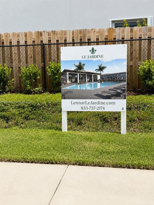 For Rent: $2,500 (3 beds, 2 baths, 1330 Square Feet)