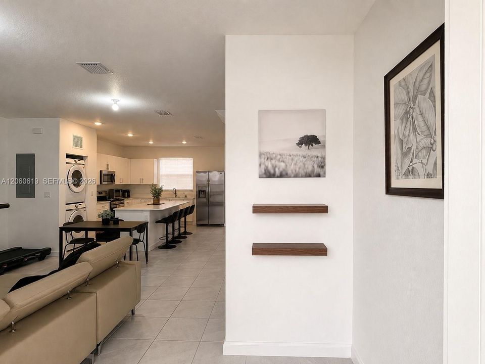 For Rent: $2,500 (3 beds, 2 baths, 1330 Square Feet)