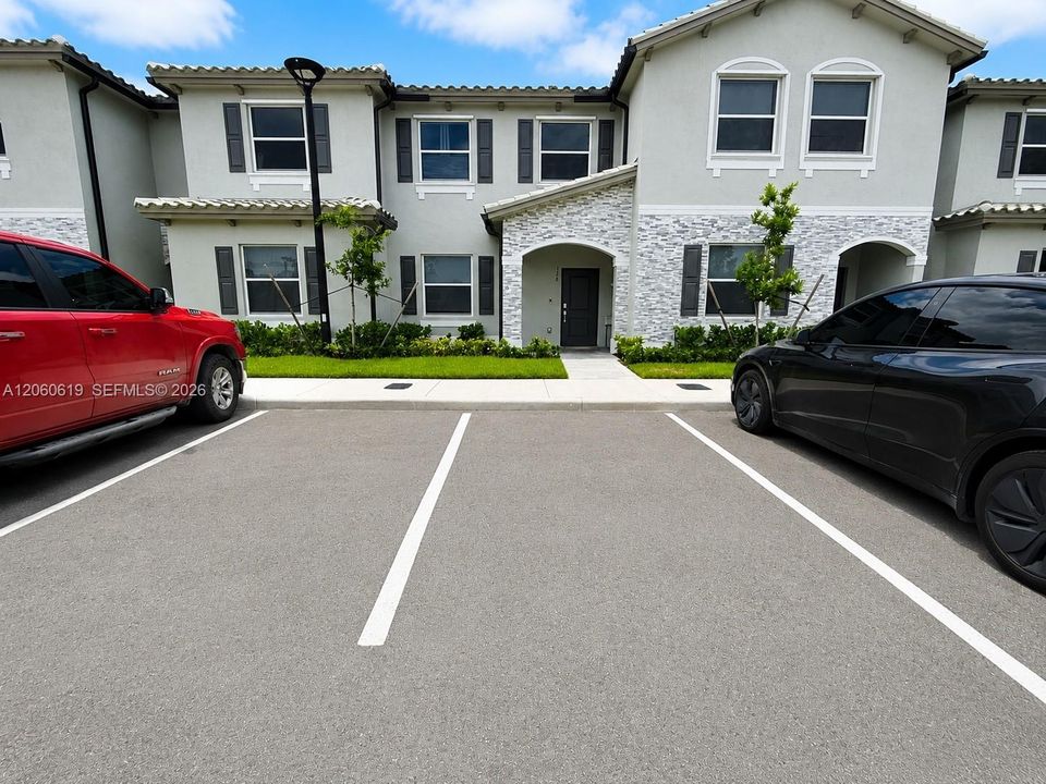 For Rent: $2,500 (3 beds, 2 baths, 1330 Square Feet)