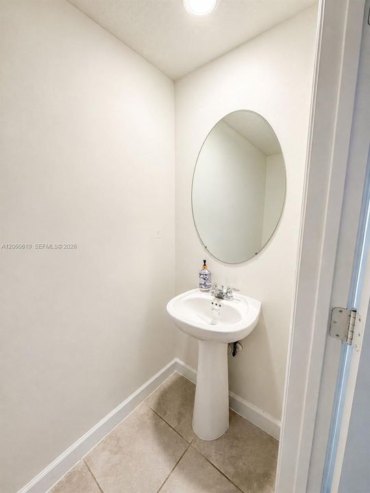 For Rent: $2,500 (3 beds, 2 baths, 1330 Square Feet)