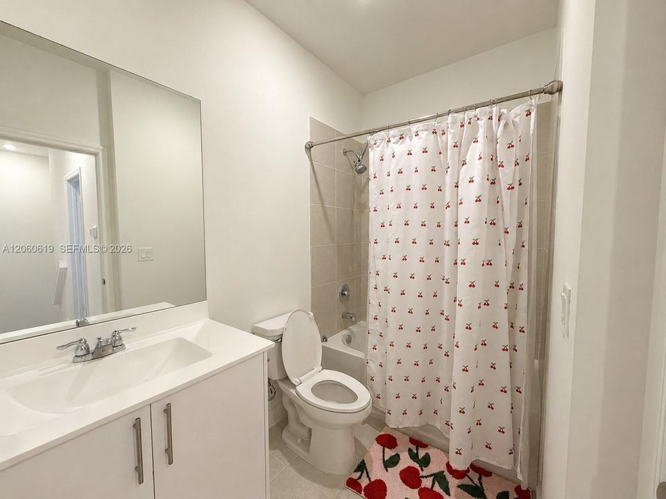 For Rent: $2,500 (3 beds, 2 baths, 1330 Square Feet)