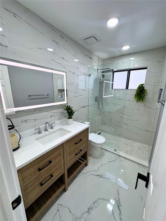 Activo con contrato: $3,499 (3 camas, 3 baños, 1400 Pies cuadrados)