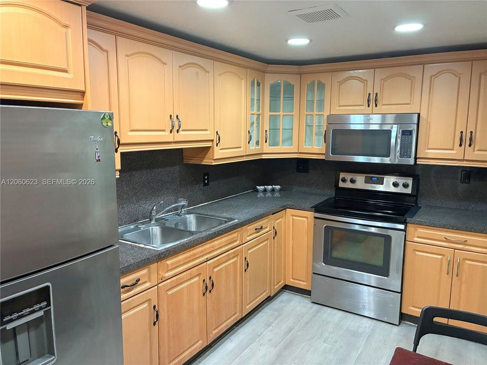В аренду: $1,800 (1 спален, 1 ванн, 900 Квадратных фут)