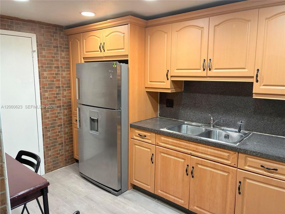 В аренду: $1,800 (1 спален, 1 ванн, 900 Квадратных фут)