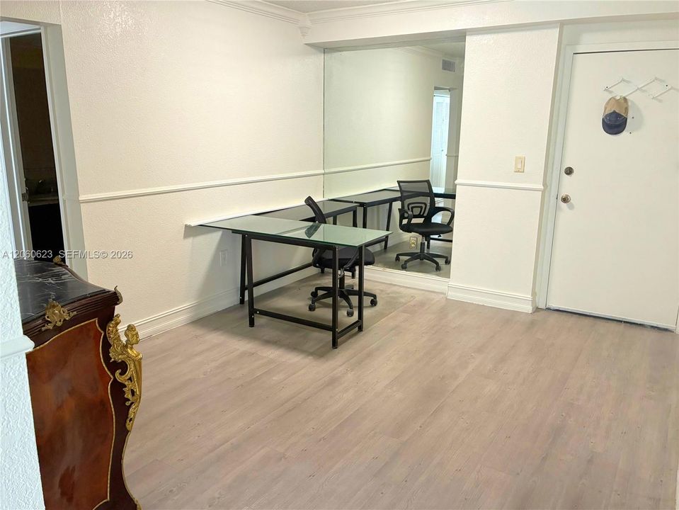 В аренду: $1,800 (1 спален, 1 ванн, 900 Квадратных фут)