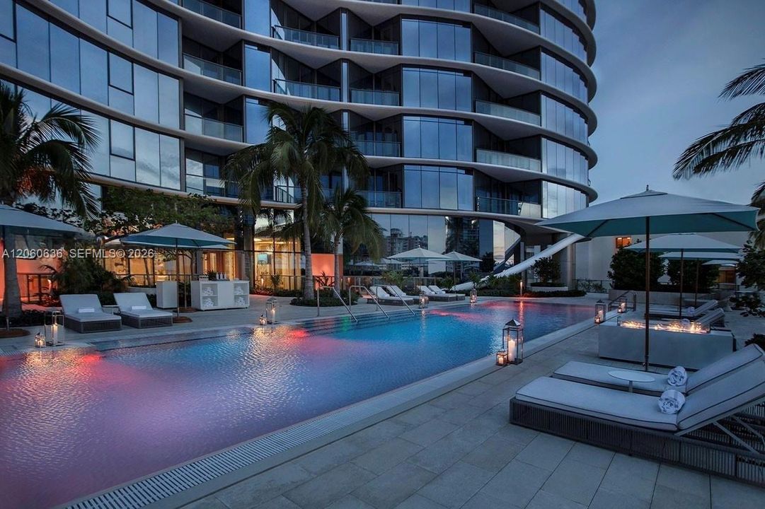 На продажу: $6,450,000 (3 спален, 4 ванн, 3080 Квадратных фут)