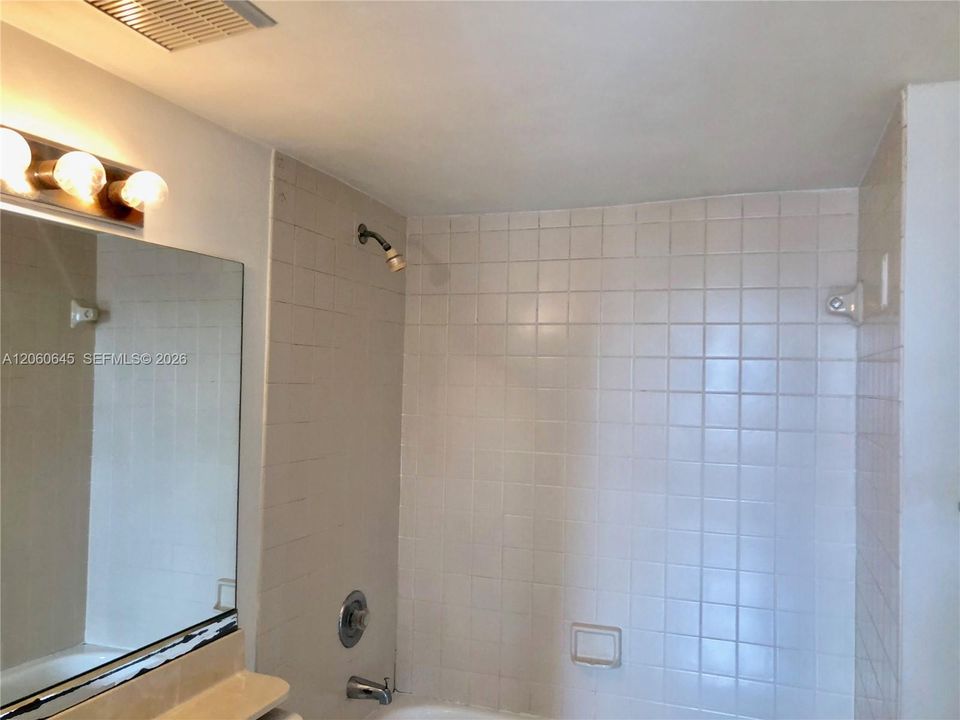 For Sale: $275,000 (2 beds, 2 baths, 950 Square Feet)