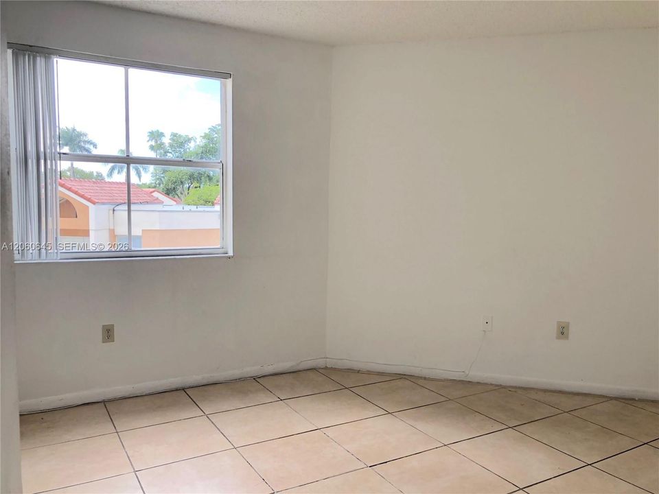 For Sale: $275,000 (2 beds, 2 baths, 950 Square Feet)