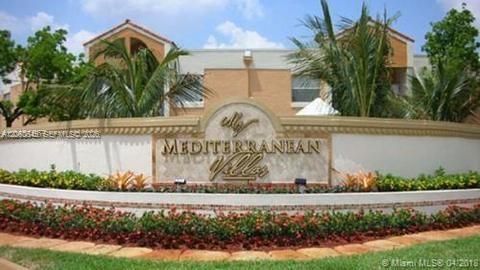 For Sale: $275,000 (2 beds, 2 baths, 950 Square Feet)
