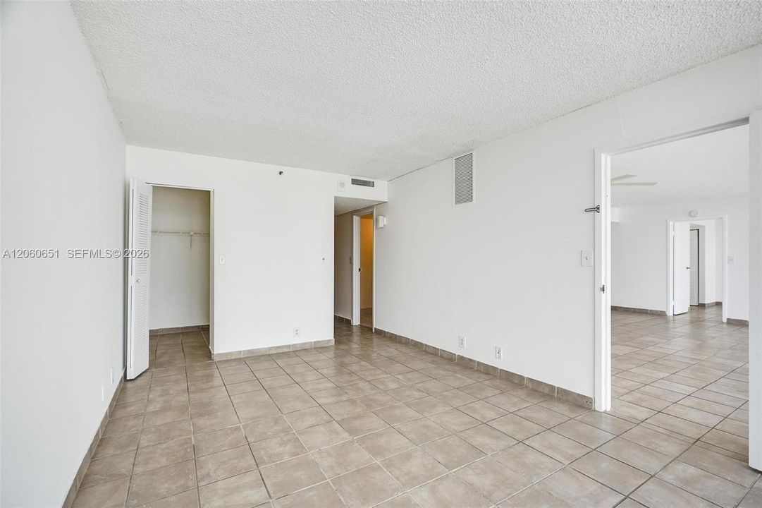For Sale: $475,000 (2 beds, 2 baths, 1030 Square Feet)