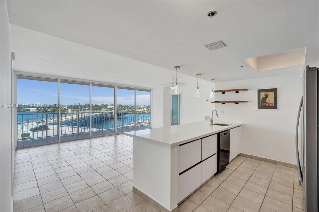 For Sale: $475,000 (2 beds, 2 baths, 1030 Square Feet)