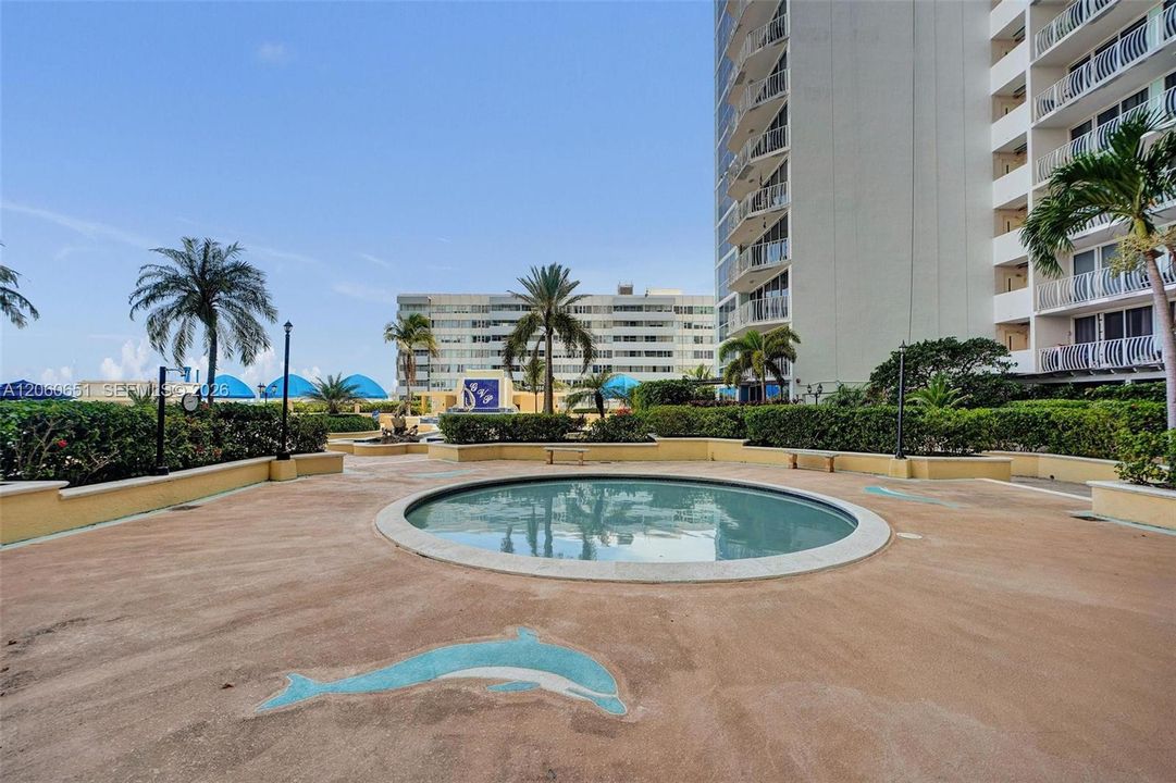 For Sale: $475,000 (2 beds, 2 baths, 1030 Square Feet)