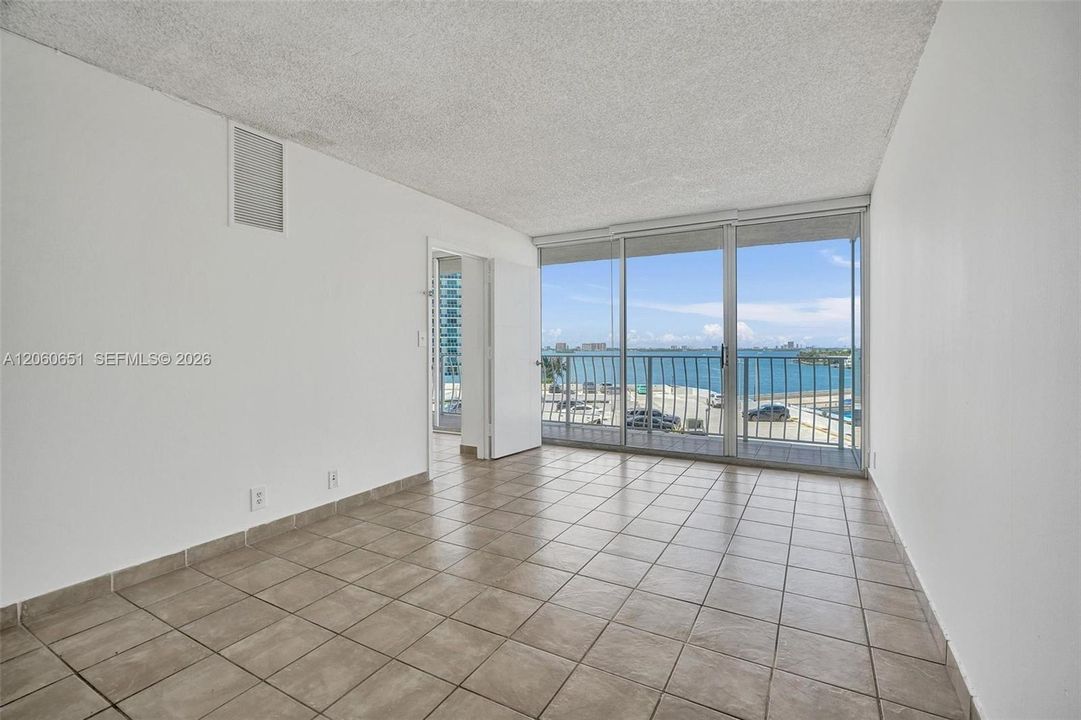 For Sale: $475,000 (2 beds, 2 baths, 1030 Square Feet)