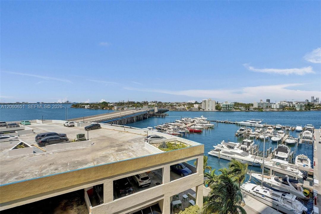 For Sale: $475,000 (2 beds, 2 baths, 1030 Square Feet)