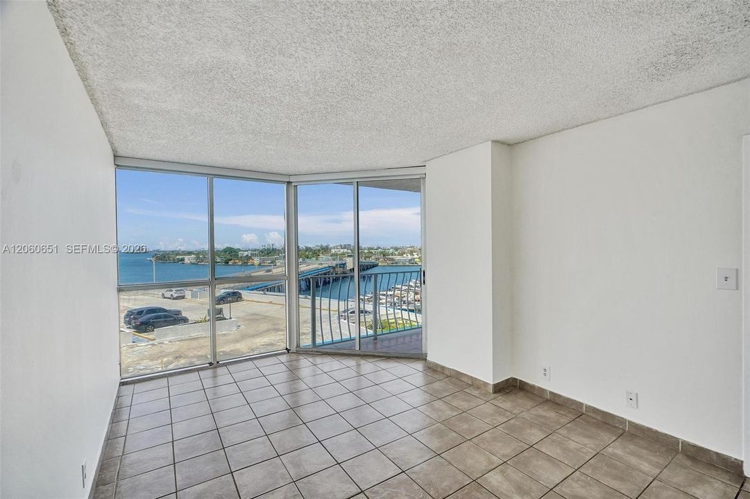 For Sale: $475,000 (2 beds, 2 baths, 1030 Square Feet)