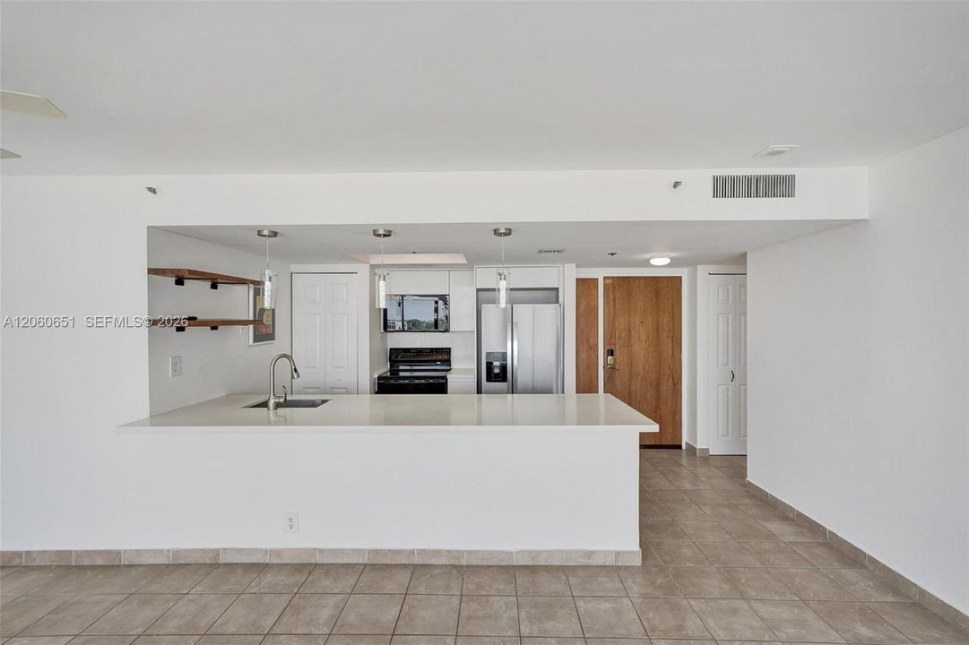 For Sale: $475,000 (2 beds, 2 baths, 1030 Square Feet)