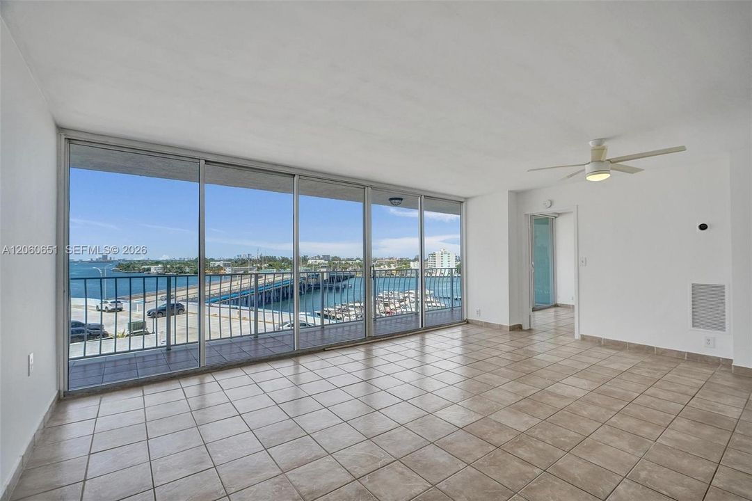 For Sale: $475,000 (2 beds, 2 baths, 1030 Square Feet)