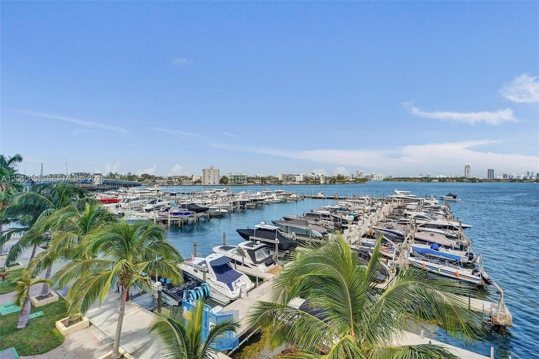 For Sale: $475,000 (2 beds, 2 baths, 1030 Square Feet)